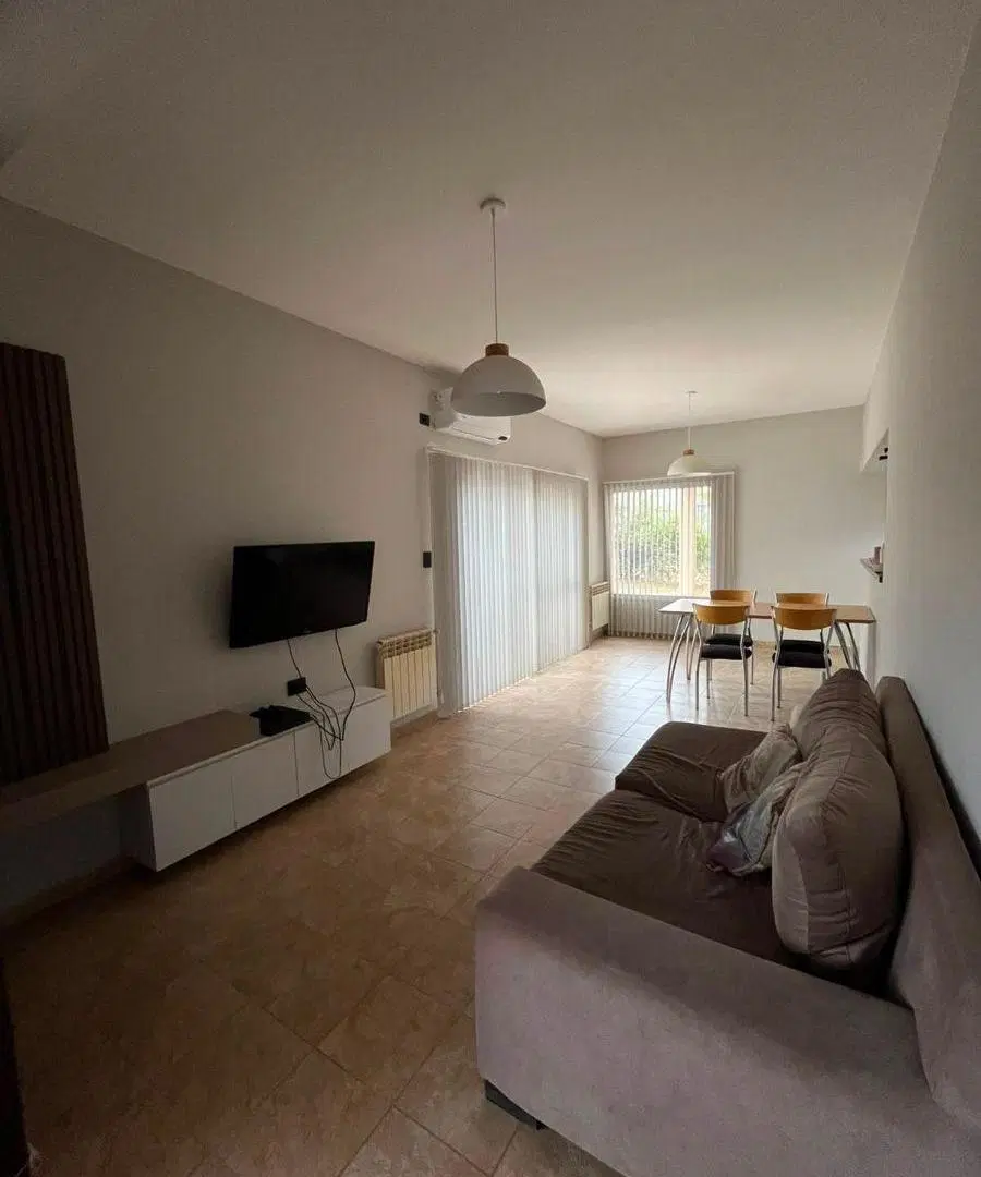 Alquiler Casa La Zagala - Neuquén | 6 Amb. en Planta Baja con Jardín 2
