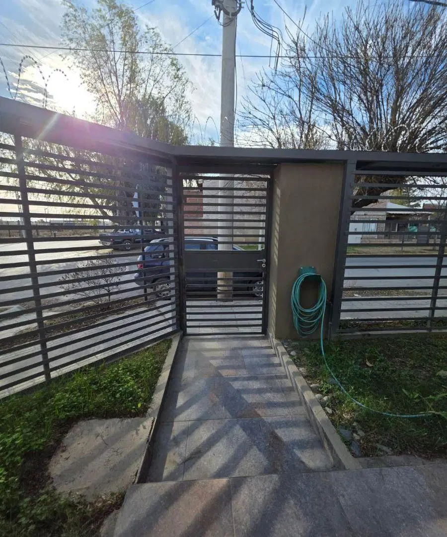 Alquiler Casa en Esquina 3 Dorm. – Ignacio Rivas y Forquera, Neuquén 1
