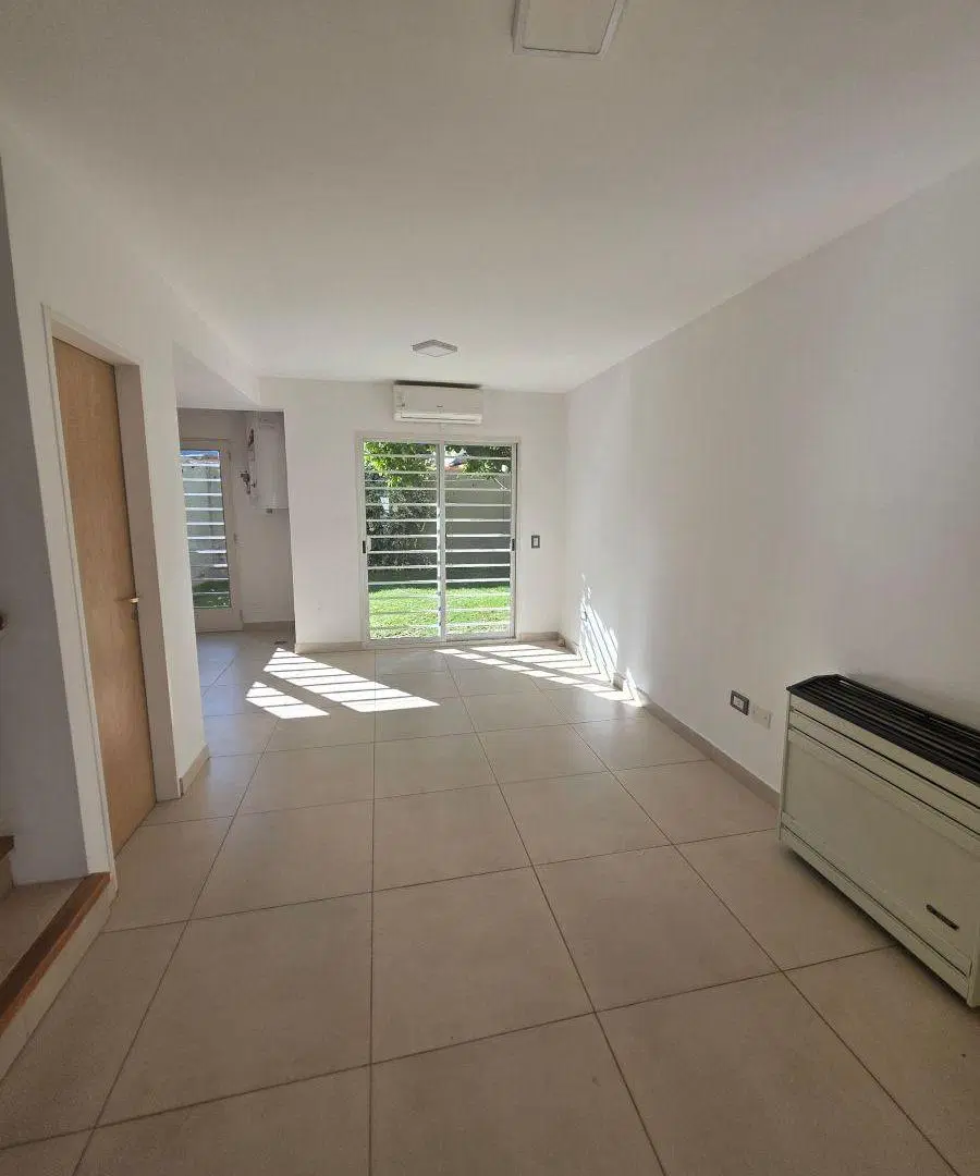 Alquiler Duplex tres dormitorios , Barrio Cumelen 8