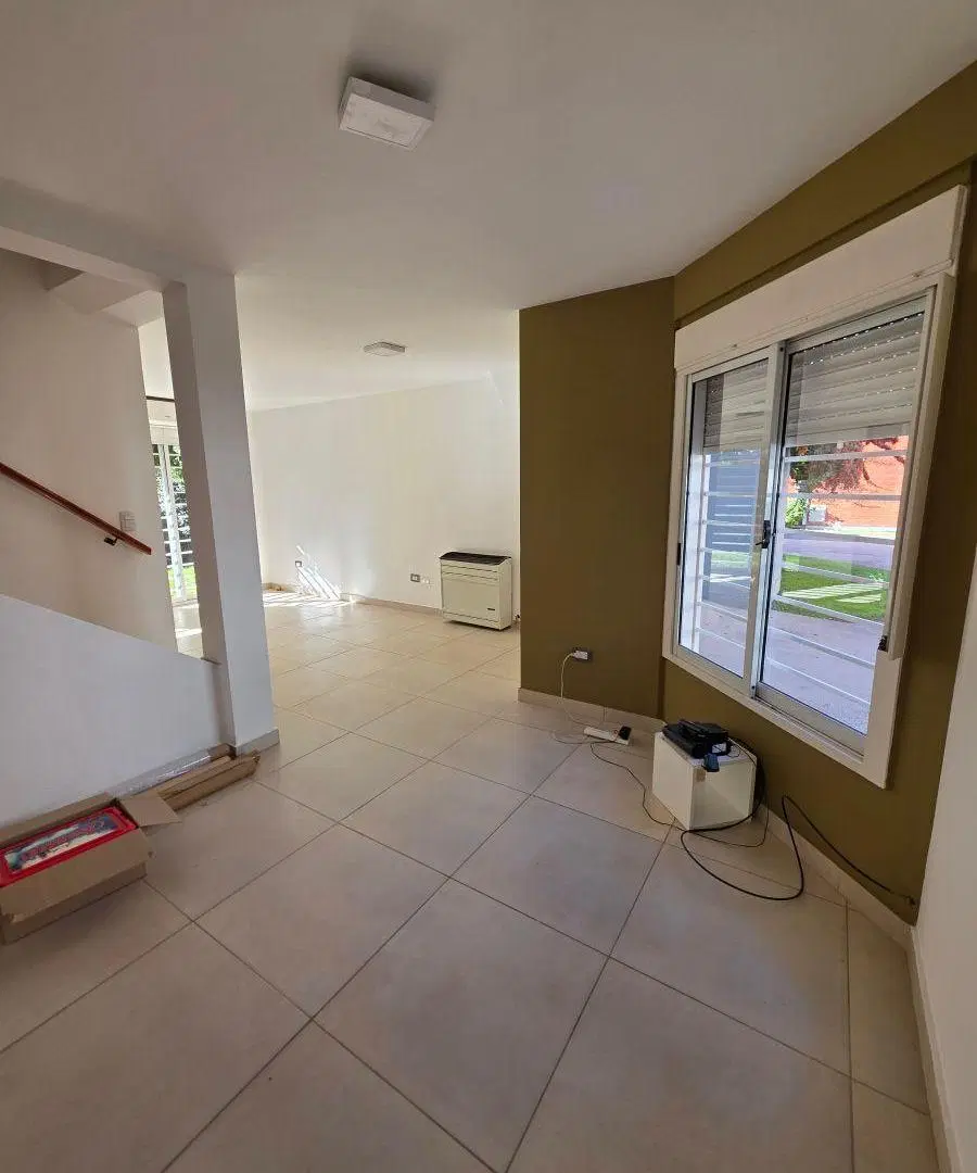 Alquiler Duplex tres dormitorios , Barrio Cumelen 3