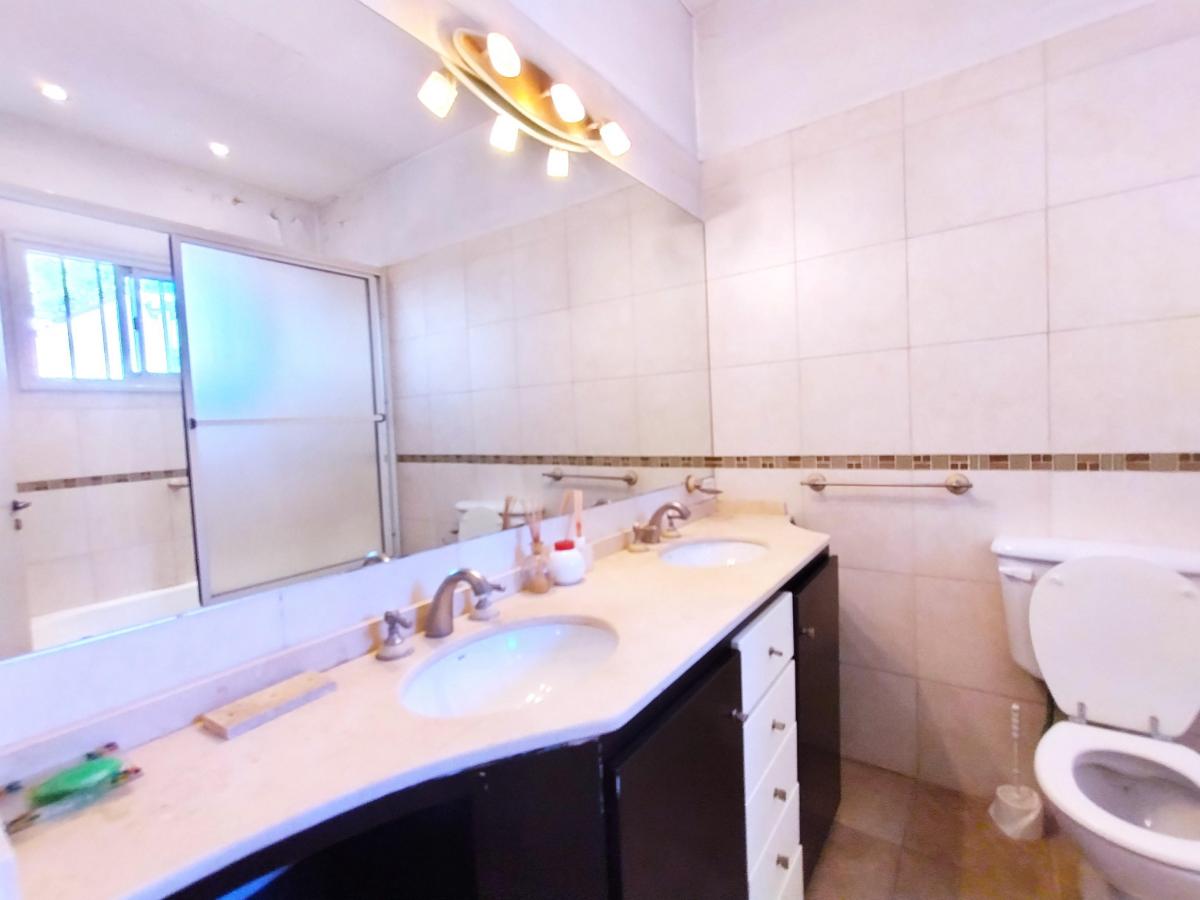 Vendo Casa en Plena Av San Martín 5