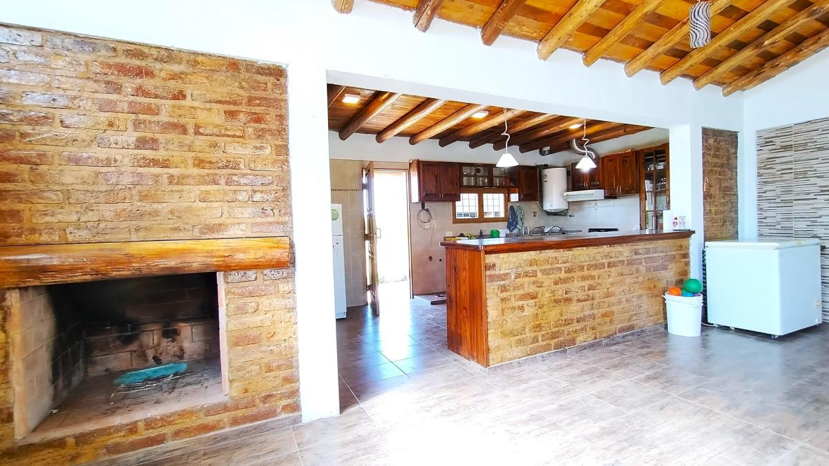 Vendo Casa con Piscina Excelente Parquizado 3