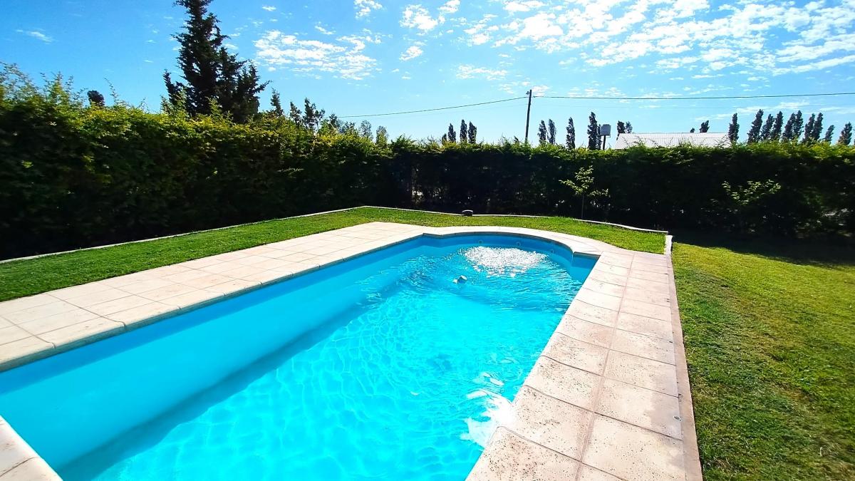Vendo Casa con Piscina Excelente Parquizado 4