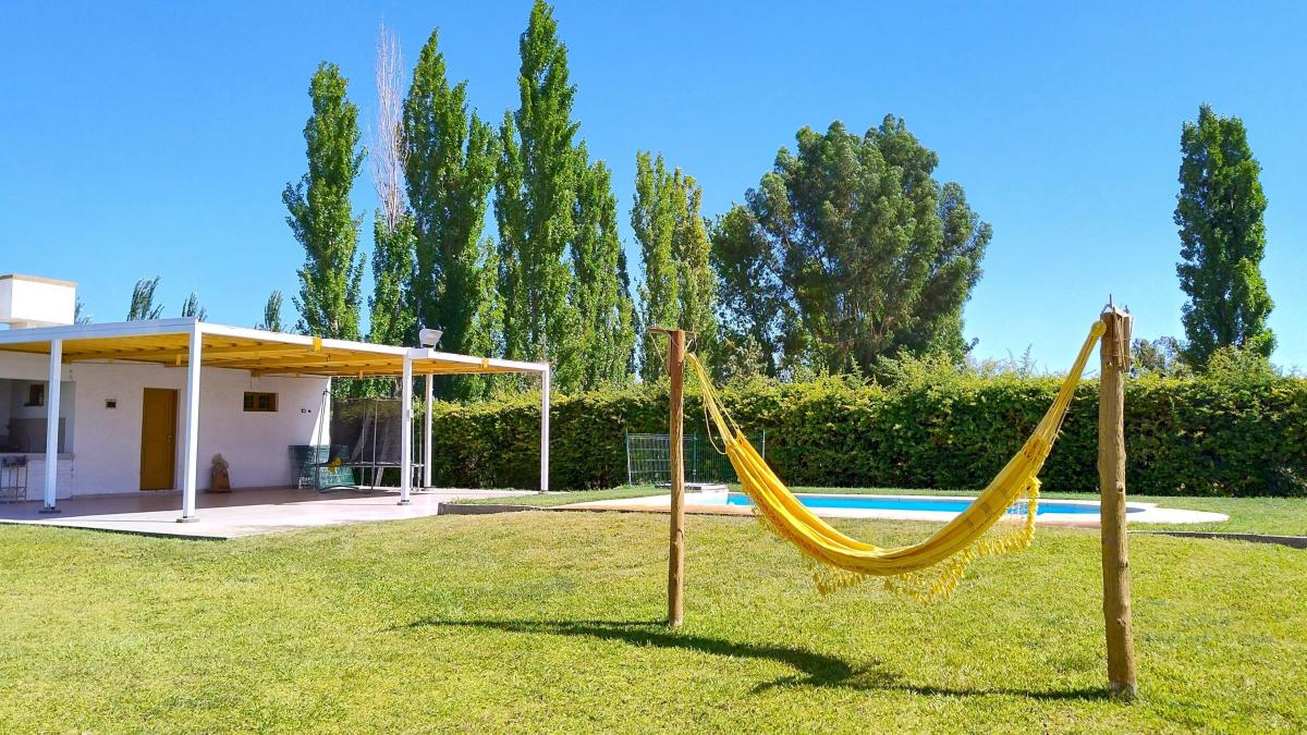 Vendo Casa con Piscina Excelente Parquizado 2