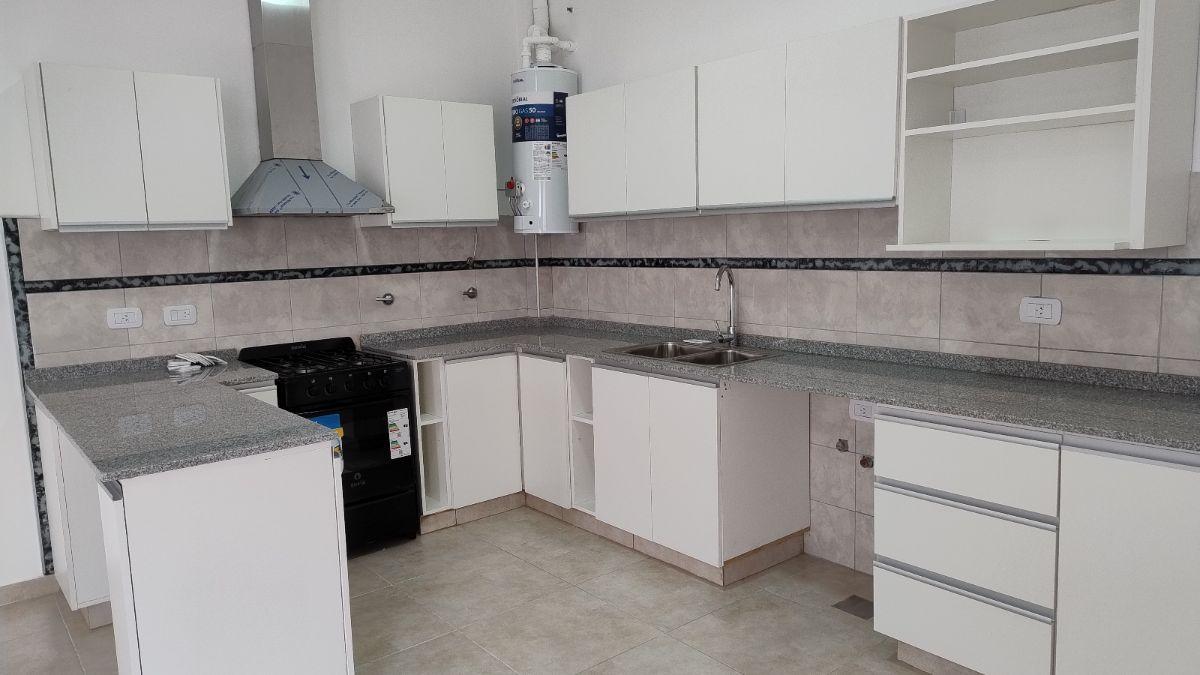 A ESTRENAR PLANTA BAJA CON PATIO ADYACENTE CENTRO COMERCIAL PORTEZUELO