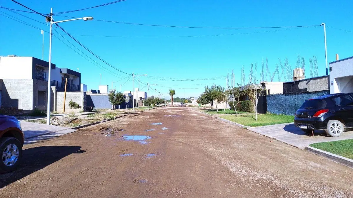 Casa en venta c/ cochera en Rodeo del Medio 5