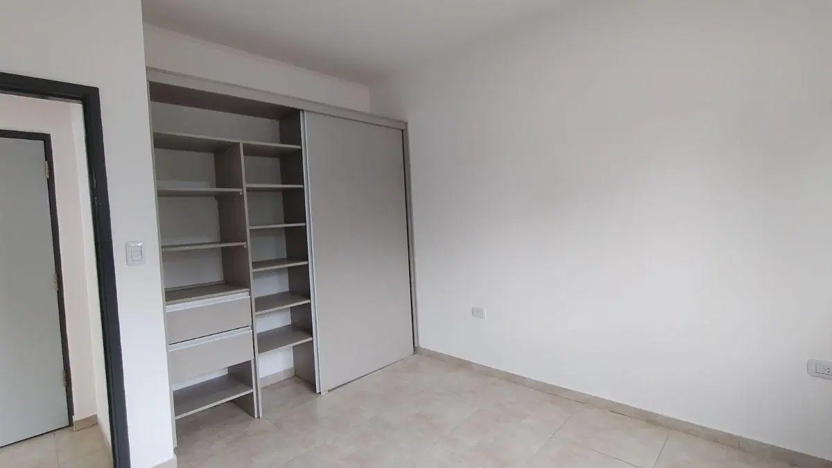 Departamento en alquiler c/ cochera en Villa Nueva 3