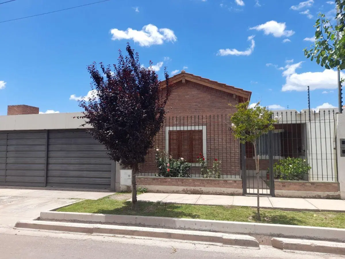 CASA EN ALQUILER B° SEMIPRIVADO 3