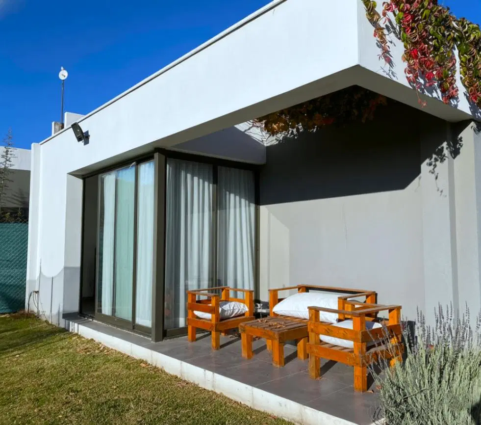 Casa en venta c/ cochera en Chacras de Coria 8