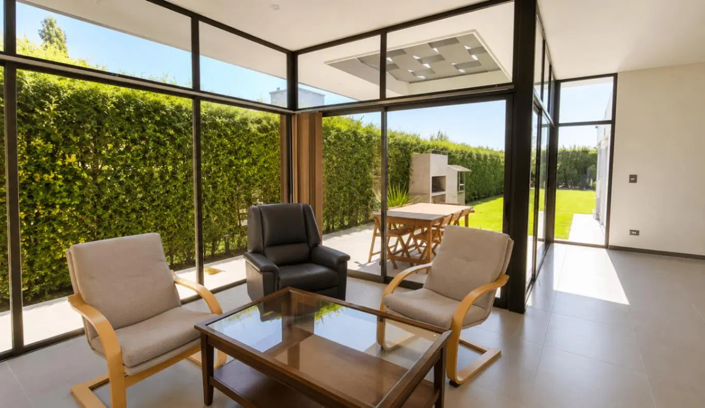 Casa en venta c/ cochera en Chacras de Coria 2