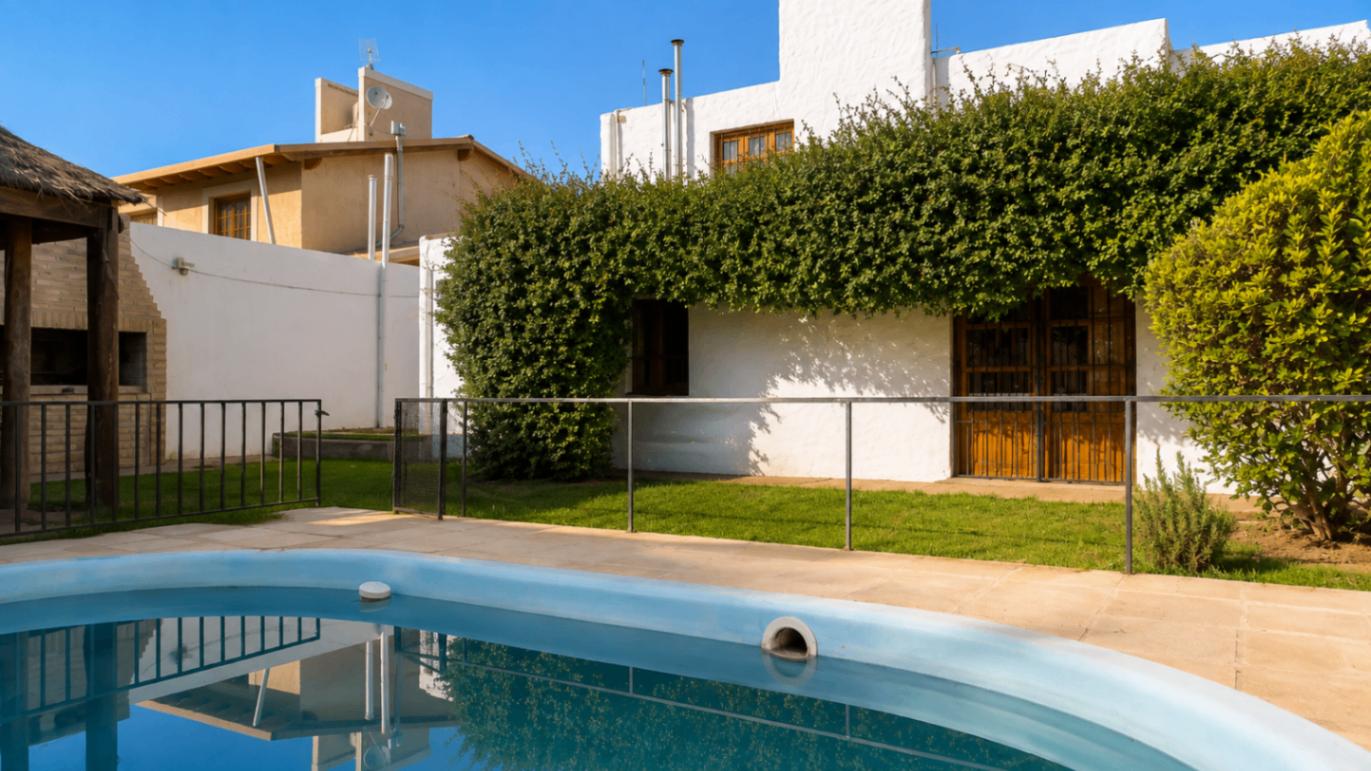 Foto de Casa en venta c/ cochera en Luzuriaga, imagen 5