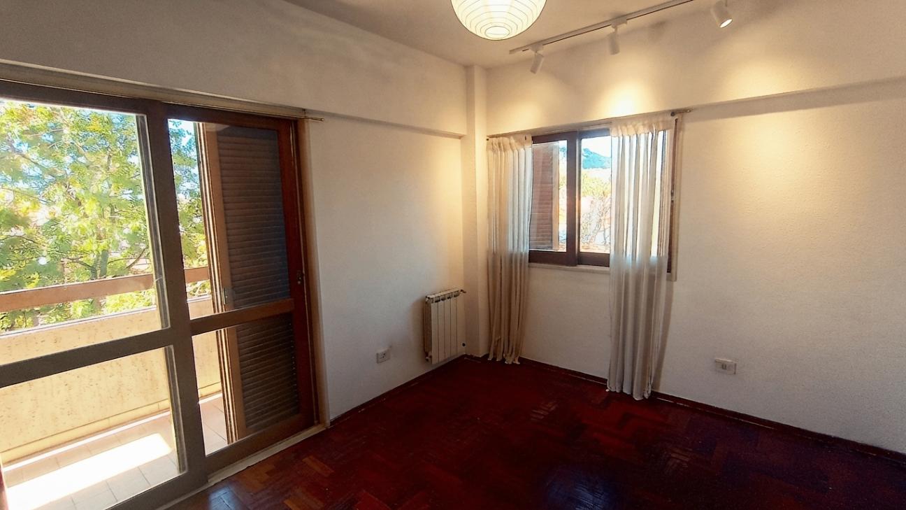 Foto de DEPTO 3 DORM, FRNTE A LA PLAZA GODOY CRUZ., imagen 3