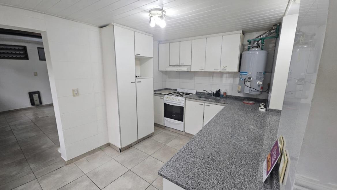 Foto de CASA 3 DORM EN EL CORAZÓN DEL Bº TRAPICHE GODOY CRUZ, imagen 4