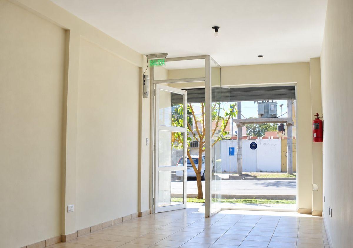 Foto de ALQUILO LOCAL COMERCIAL ADYACENTE AL NOVAMARKET, imagen 2