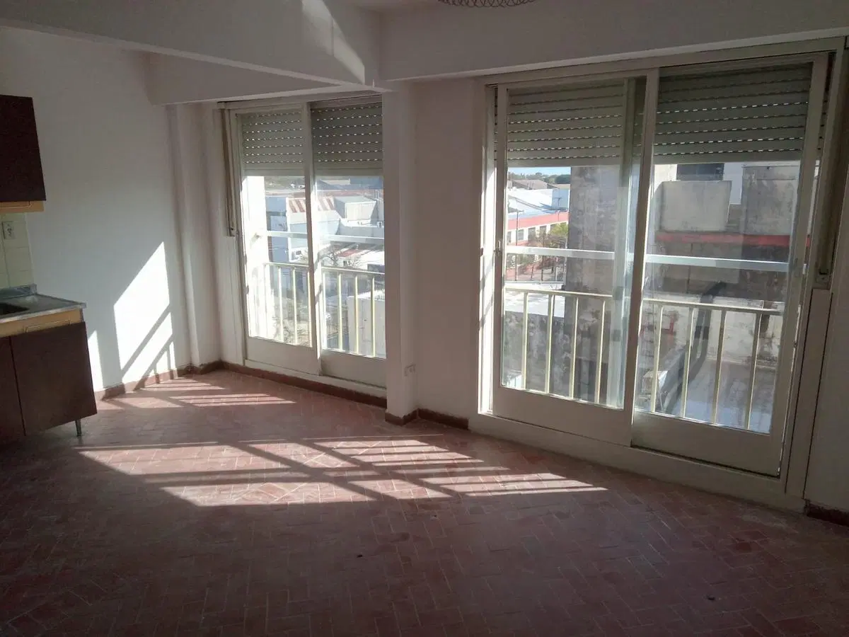 Departamento - 2 Dormitorios Av Alberdi 300 3