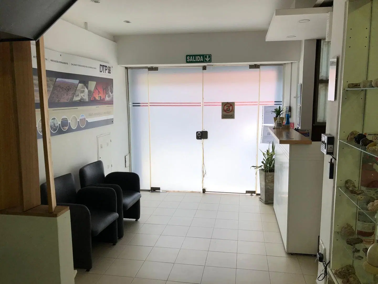 Alquiler Casa comercial en Villa Santa Rita Flores 3