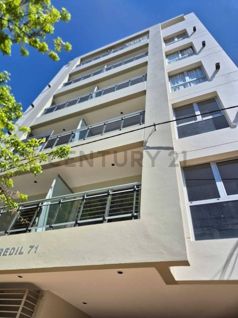 VENTA DEPARTAMENTO PB 1 DORMITORIO CON PATIO PRIVADO Y COCHERA LA PLATA