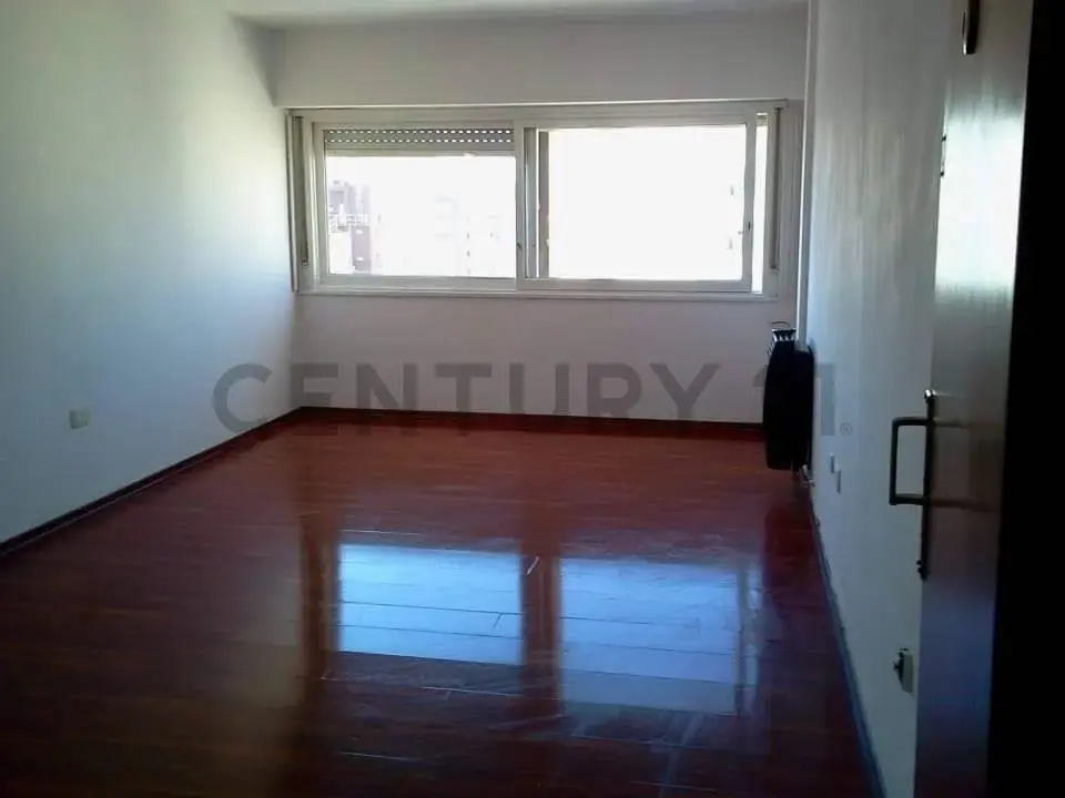 Departamento de 3 dormitorios en alquiler en La Plata 2