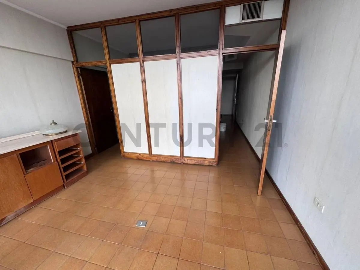 Oficina en venta ubicada en La Plata 3