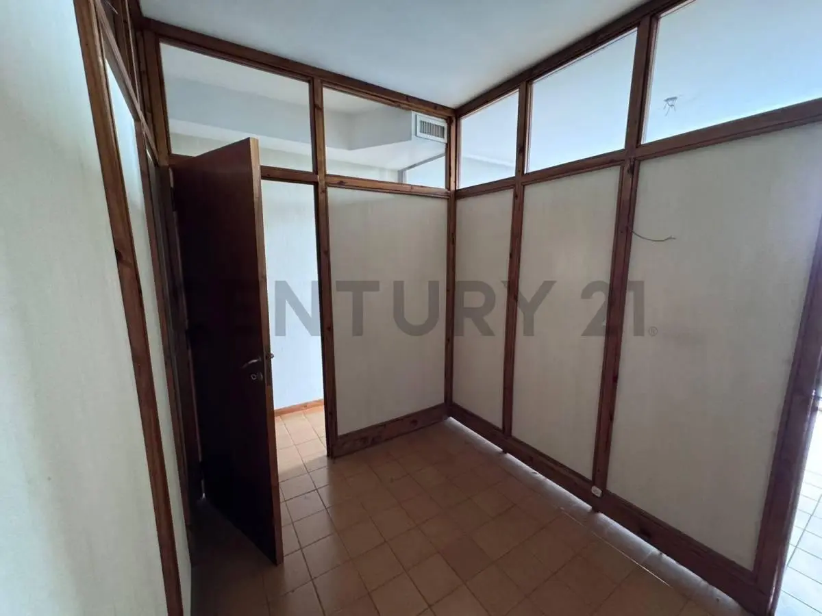 Oficina en venta ubicada en La Plata 5