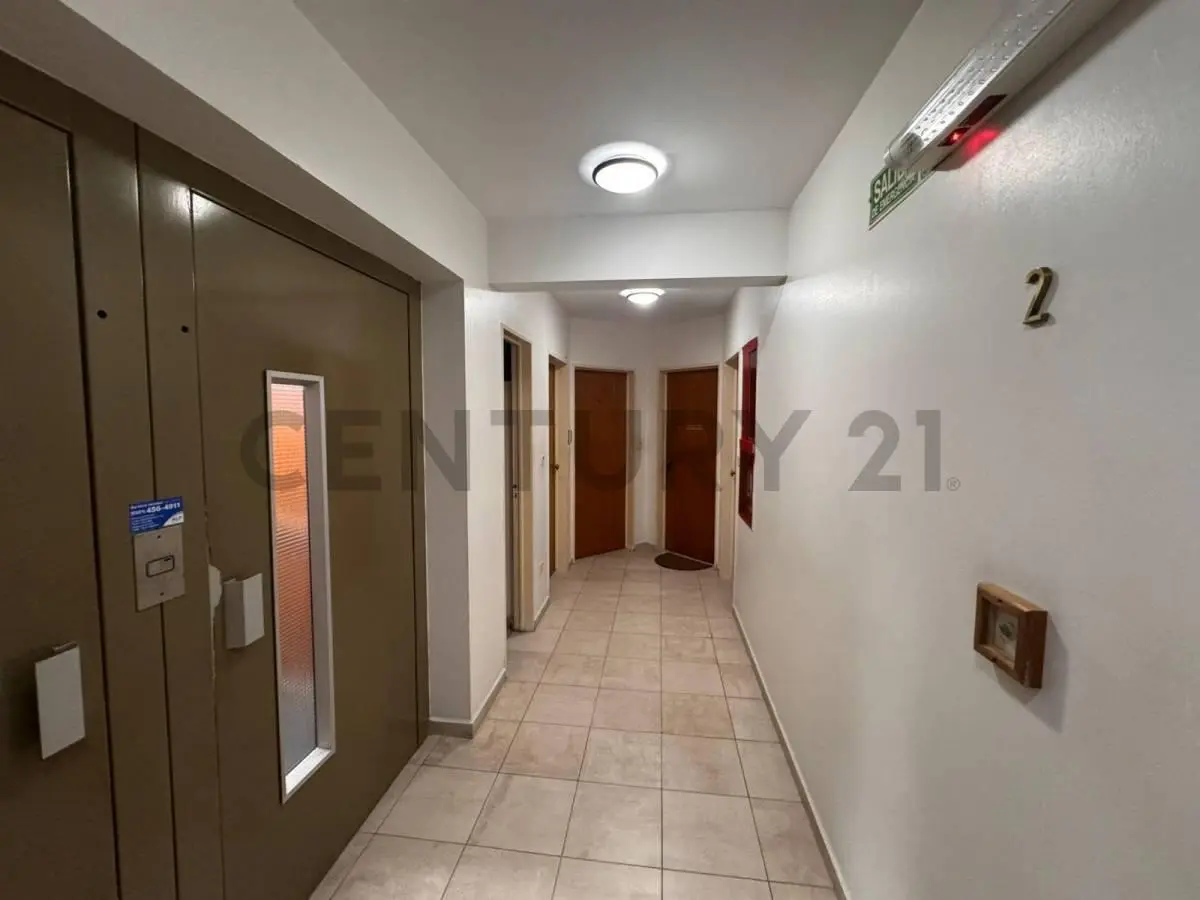 OFICINA EN VENTA CON COCHERA 48 ENTRE 13 Y 14 4