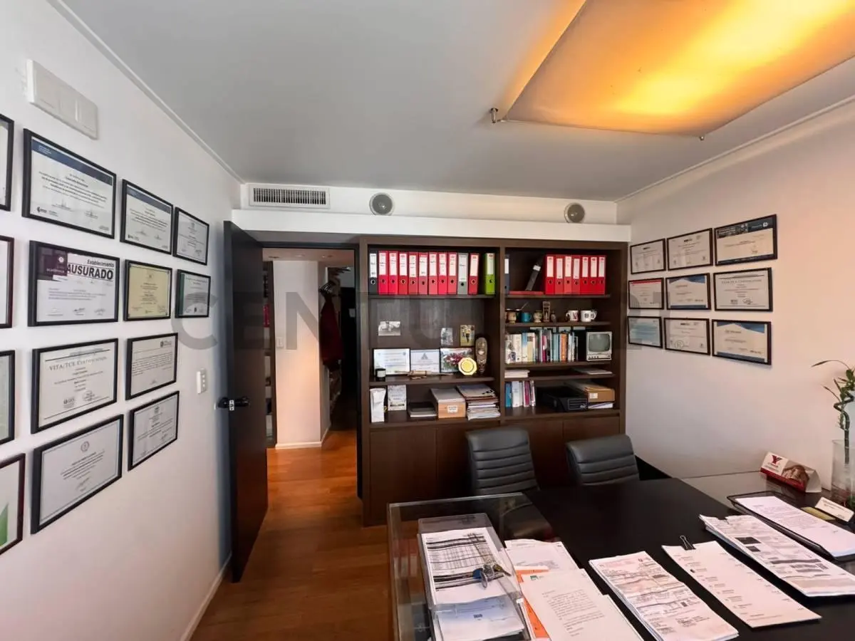 OFICINA EN VENTA CON COCHERA 48 ENTRE 13 Y 14 2