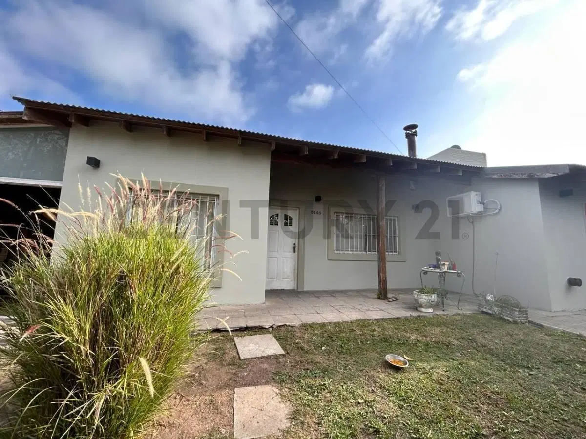 CASA 2 DORMITORIOS EN ALQUILER  EN SICARDI CON PILETA 3