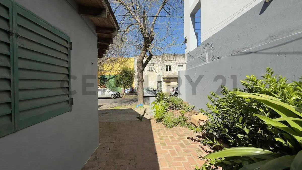 LOTE CON CASA A REFACCIONAR O DEMOLER EN LA PLATA 2