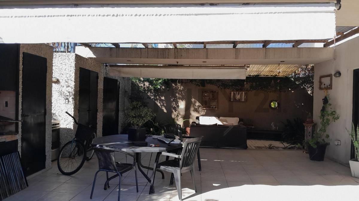 Foto de Casa en alquiler de 3 dormitorios en Gonnet, imagen 5