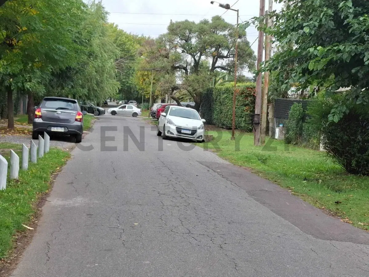 Lote con casa a reciclar o demoler 11.60m x 38,50m en Gonnet 5