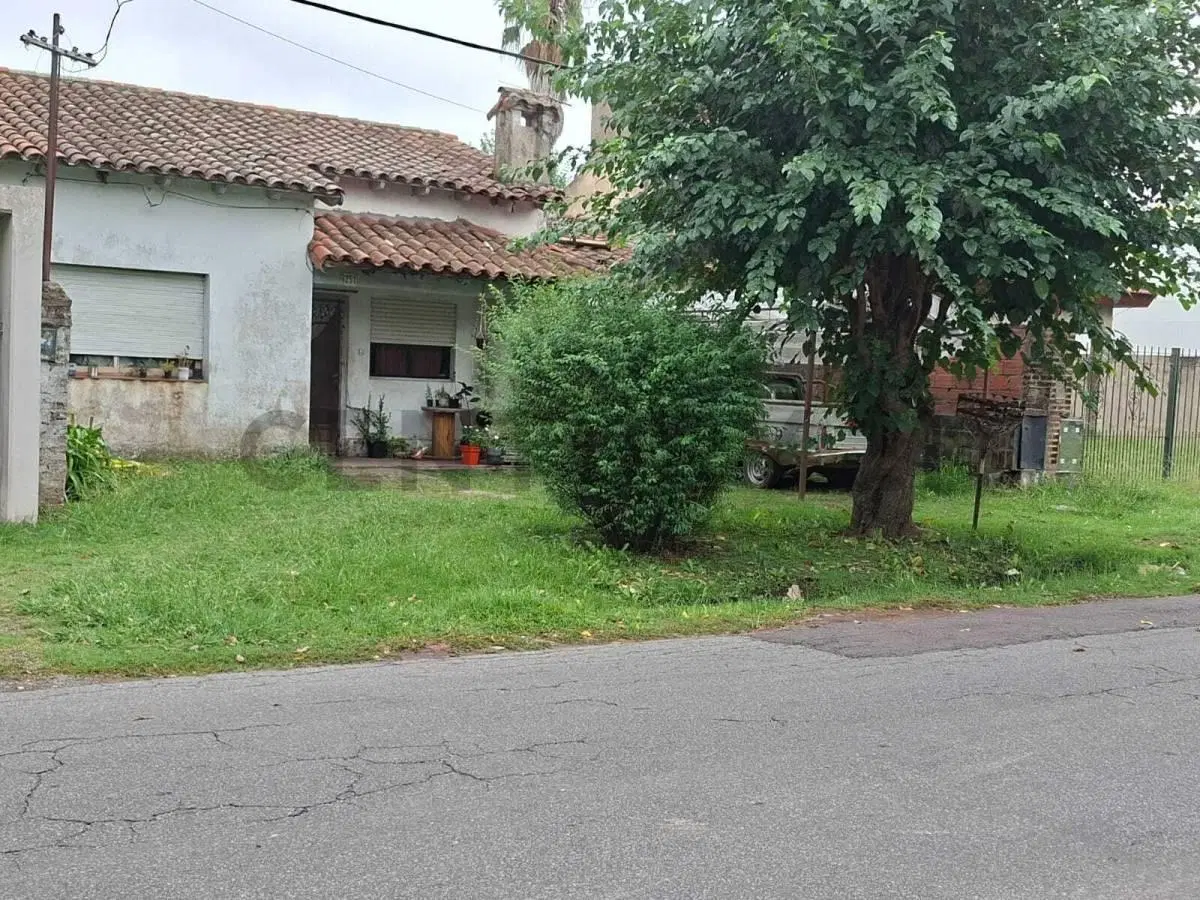 Lote con casa a reciclar o demoler 11.60m x 38,50m en Gonnet 5
