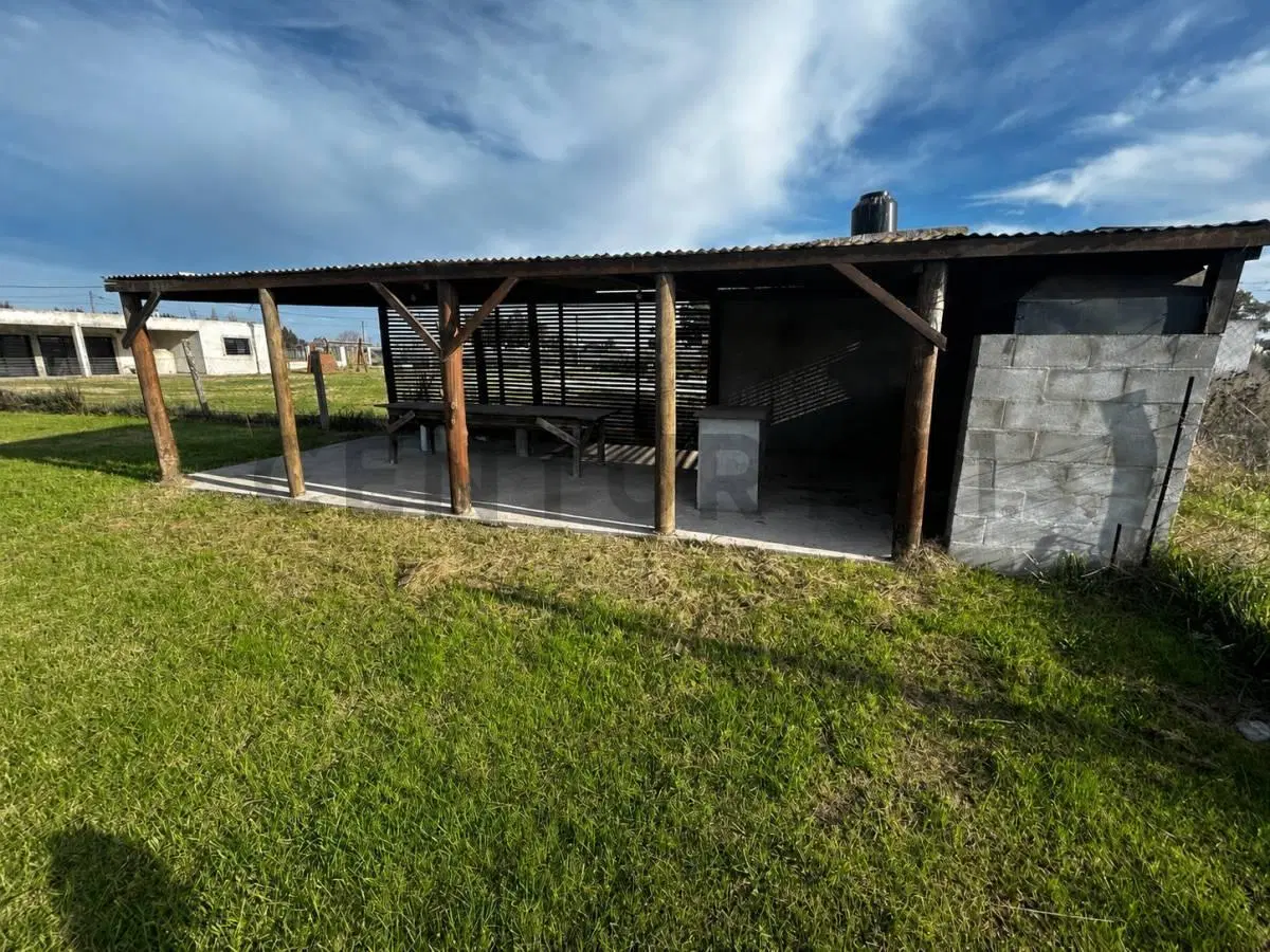 Venta de Casa quinta en Coronel Brandsen 5