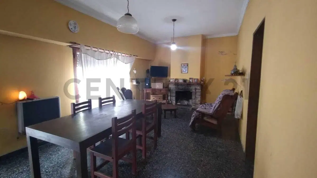 LOTE EN VENTA CON CASA A RECICLAR/DEMOLER EN GONNET 4