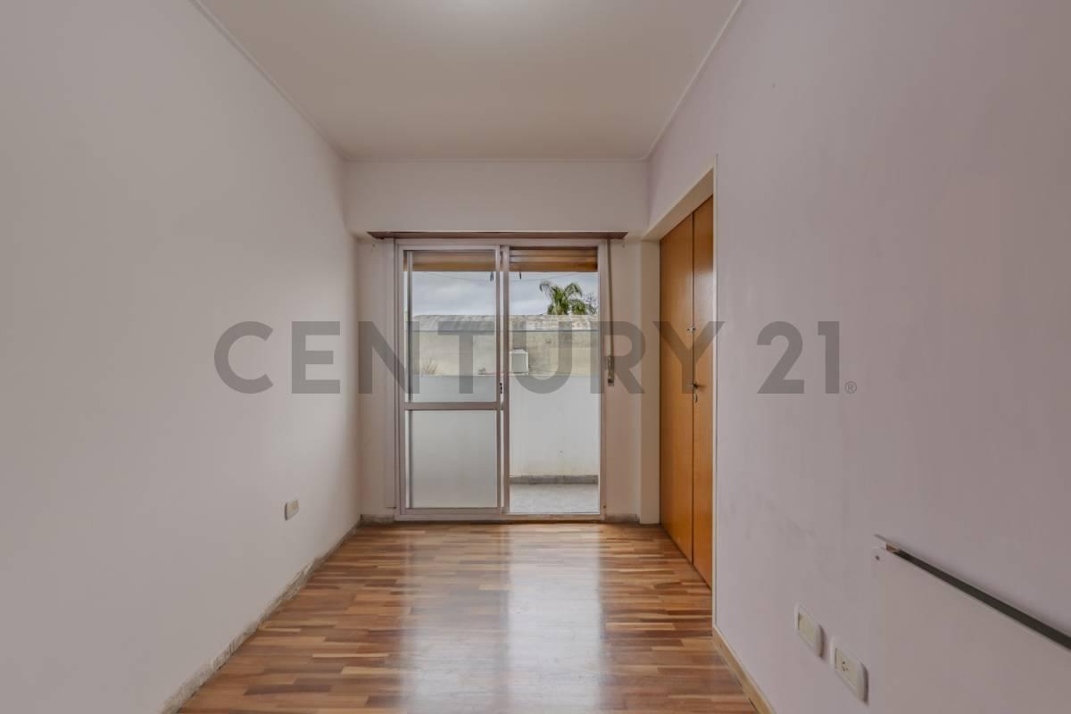 Foto de Departamento en venta en la plata 2 dormitorios y 3 ambientes en La, imagen 3