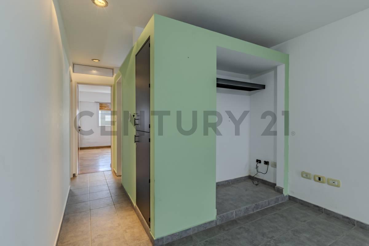 Foto de Departamento en venta en la plata 2 dormitorios y 3 ambientes en La, imagen 2