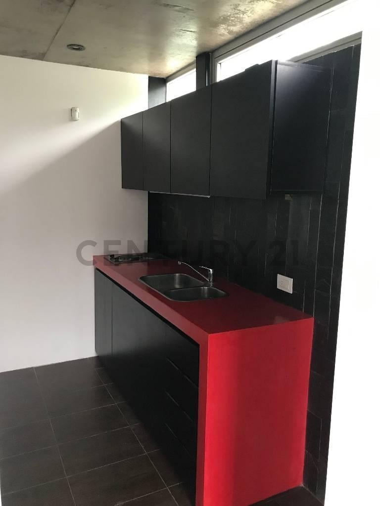 Foto de Casa en Alquiler de 2 dormitorios con pileta en Barrio Cerrado, imagen 2