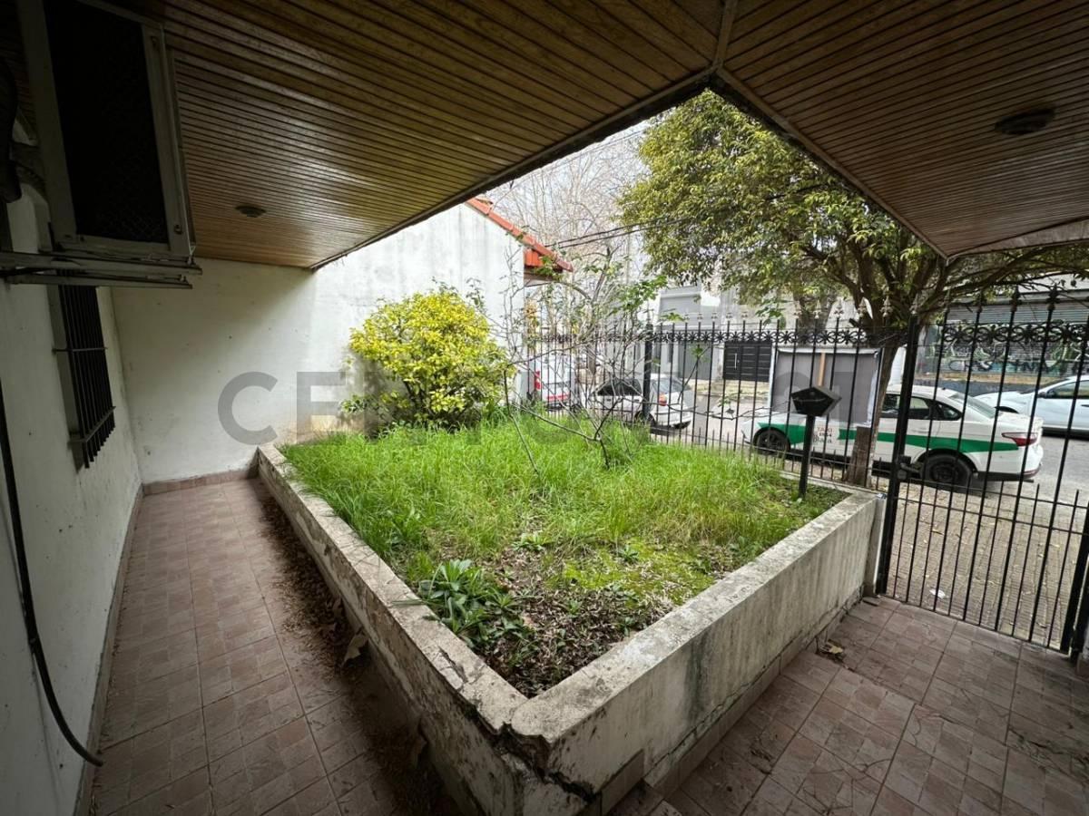 Foto de CASA A RECICLAR EN 70 ENTRE 7 Y 8 EN VENTA, imagen 4