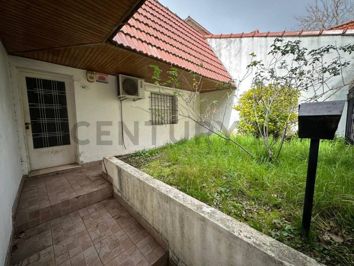 Foto de CASA A RECICLAR EN 70 ENTRE 7 Y 8 EN VENTA, imagen 1