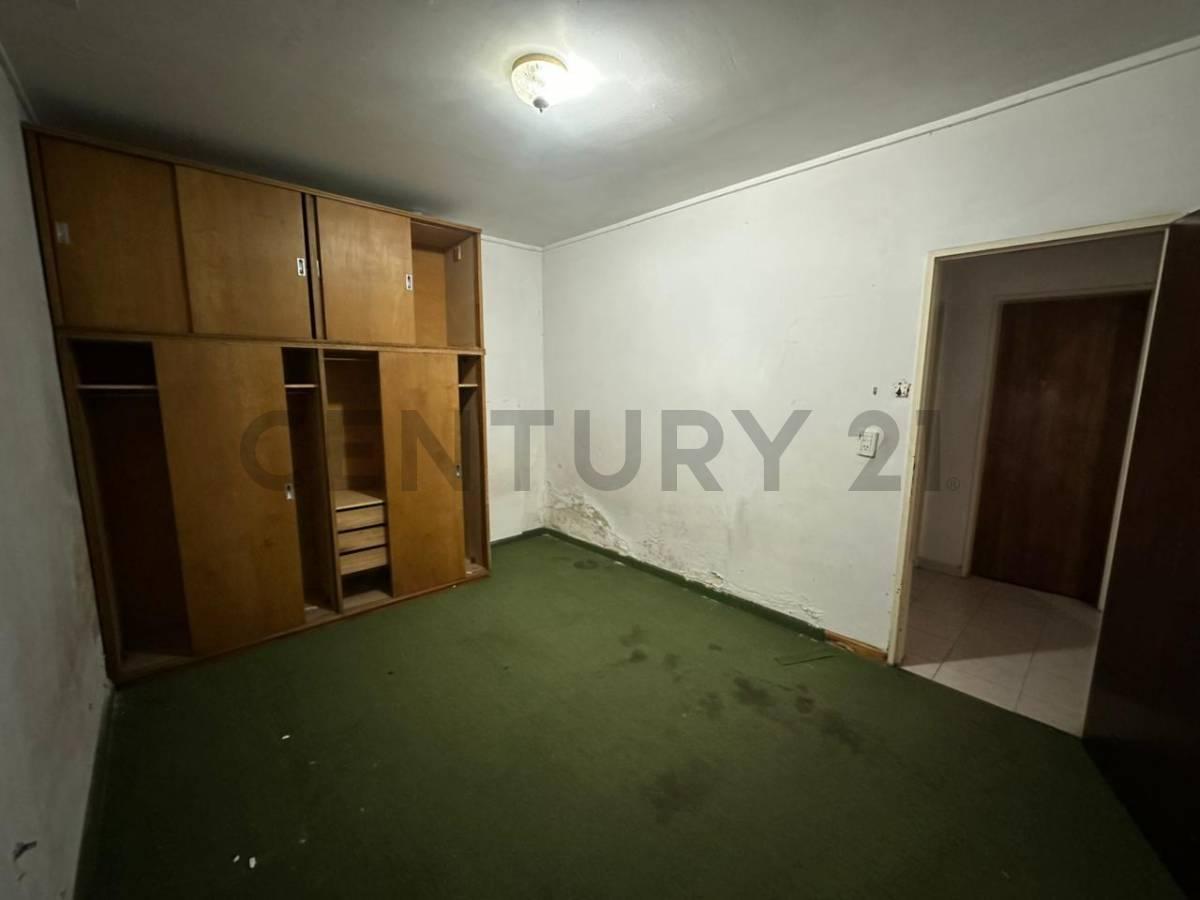 Foto de CASA A RECICLAR EN 70 ENTRE 7 Y 8 EN VENTA, imagen 3