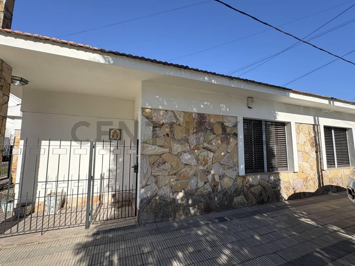 Foto de CASA EN VENTA DE 2 DORMITORIOS, APTA BANCO EN LA PLATA, imagen 1