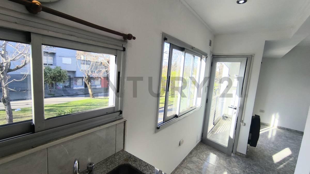 Foto de DEPARTAMENTO MONOAMBIENTE CON BALCÓN EN ALQUILER - Ciudad de La Plata, imagen 3
