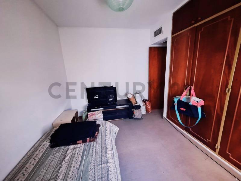Foto de DEPARTAMENTO 3 DORMITORIOS AL FRENTE EN ALQUILER, imagen 3