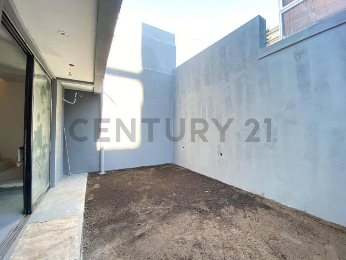 Foto de Casa 3 dormitorios a estrenar en venta en La Plata, imagen 1