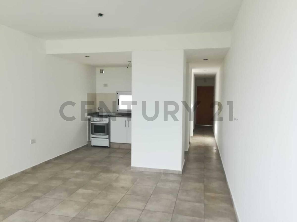 Foto de DEPARTAMENTO EN ALQUILER 1 DORMITORIO CON COCHERA EN LA PLATA, imagen 2