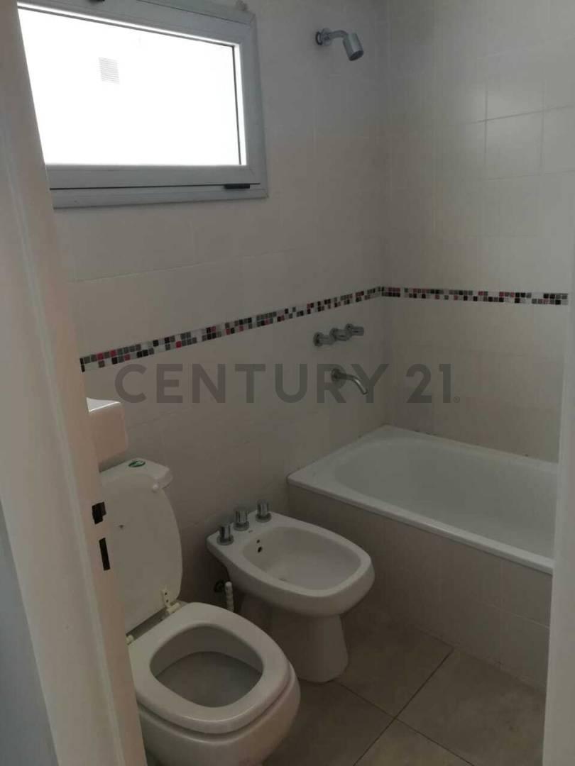 Foto de DEPARTAMENTO EN ALQUILER 1 DORMITORIO CON COCHERA EN LA PLATA, imagen 5