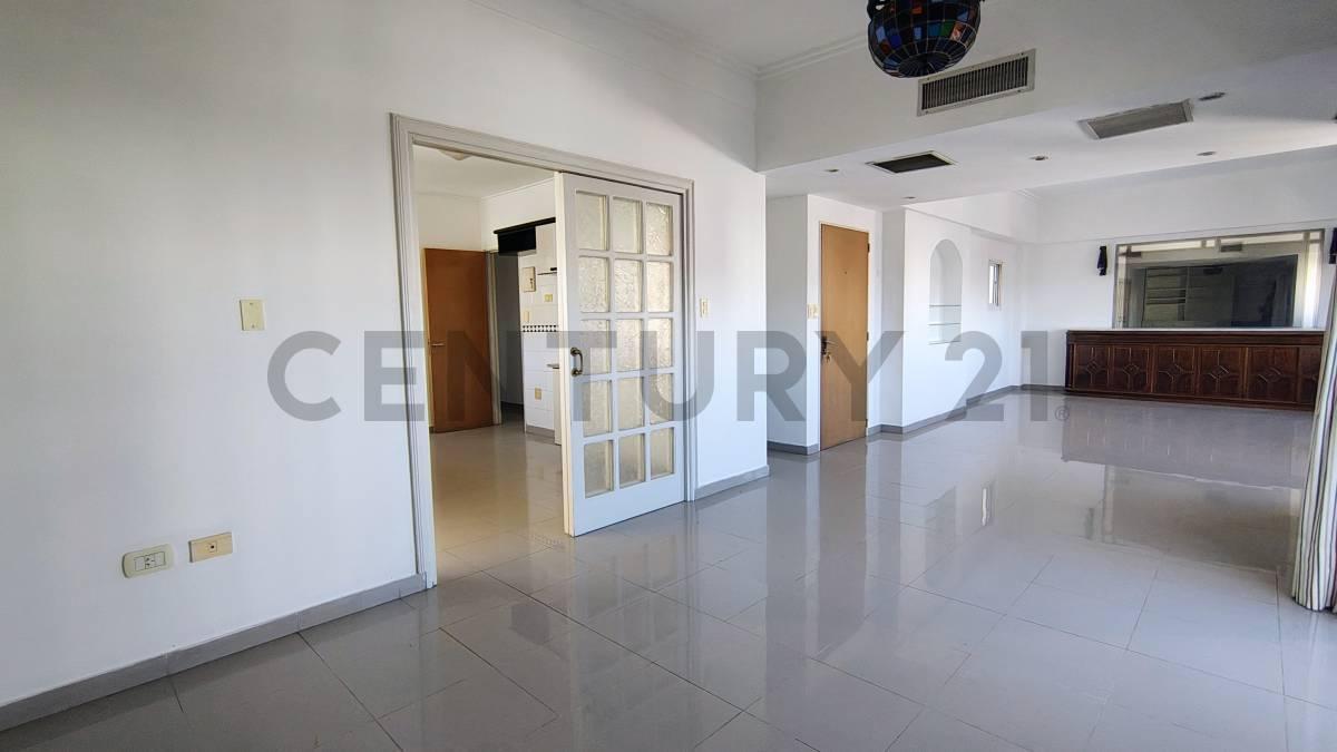 Foto de Piso en Alquiler - 45 e/ 9 y 10 - 3 dormitorios - 2 cocheras, imagen 2