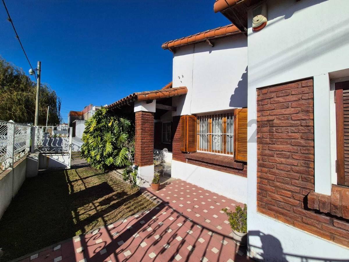Foto de Casa a la venta en Lisandro Olmos, imagen 2