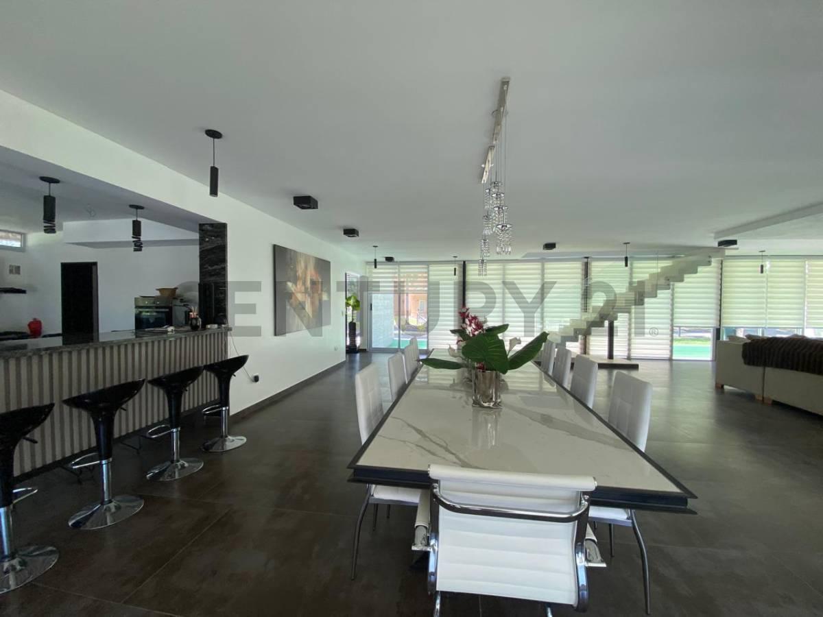 Foto de CASA A LA VENTA EN MIRALAGOS 3 DORMITORIOS, imagen 2