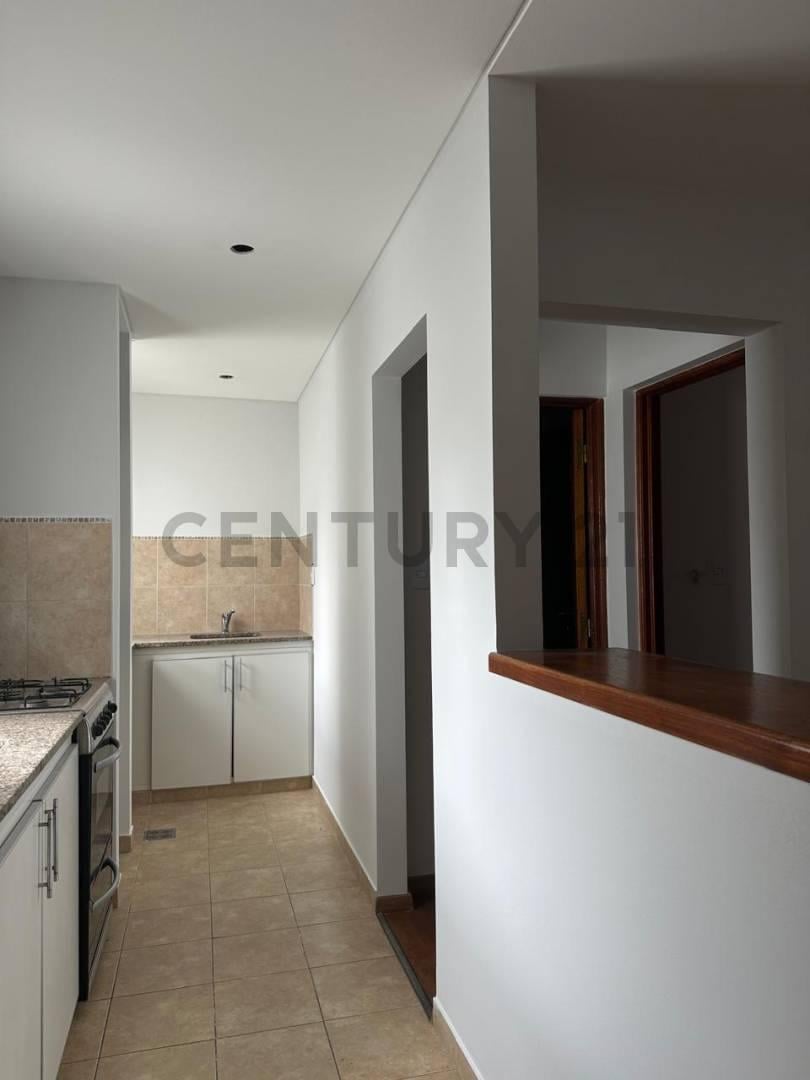 Foto de VENTA DEPARTAMENTO 1 DORMITORIO COCHERA CUBIERTA 3 BAULERAS QUINCHO Y, imagen 2