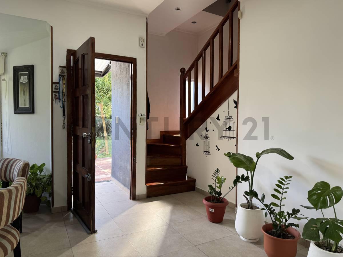 Foto de Casa en Venta de 4 dormitorios, 8 ambientes, Lisandro Olmos, imagen 4